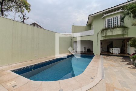 Casa à venda com 500m², 3 quartos e 7 vagas Casa à venda com 500m², 3 quartos e 7 vagasPiscina