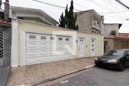 Casa à venda com 500m², 3 quartos e 7 vagas Casa à venda com 500m², 3 quartos e 7 vagasFachada