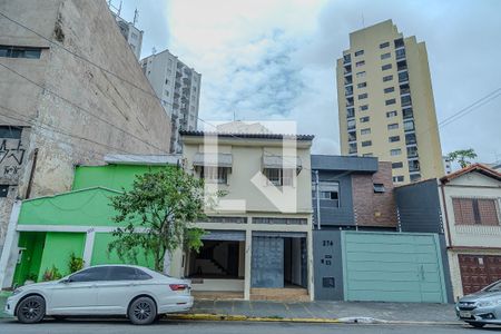 Casa à venda com 184m², 4 quartos e 2 vagas Casa à venda com 184m², 4 quartos e 2 vagasFachada