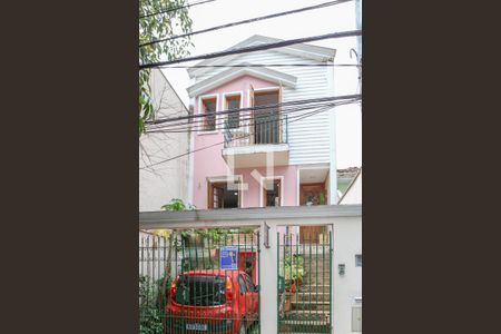 Casa à venda com 120m², 2 quartos e 1 vaga Casa à venda com 120m², 2 quartos e 1 vagaFachada