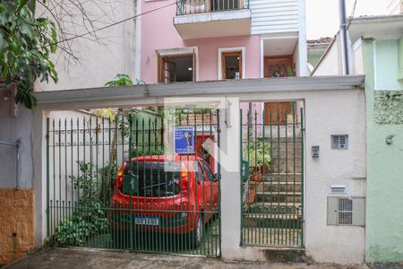 Casa à venda com 120m², 2 quartos e 1 vaga Casa à venda com 120m², 2 quartos e 1 vagaFachada