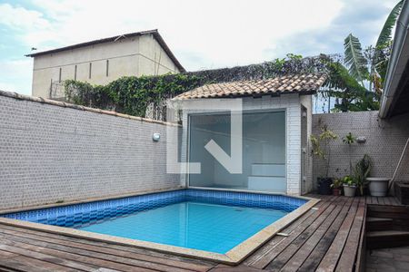 Casa à venda com 125m², 5 quartos e 3 vagas Casa à venda com 125m², 5 quartos e 3 vagasPiscina