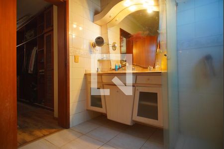 Casa à venda com 520m², 4 quartos e 5 vagasBanheiro da Suíte 2