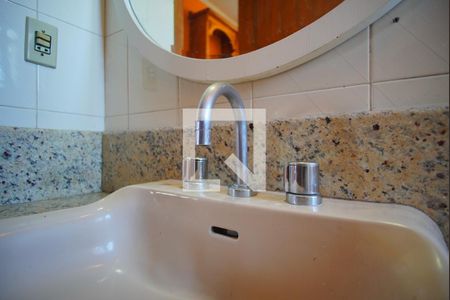 Casa à venda com 520m², 4 quartos e 5 vagasBanheiro da Suíte 1 - Torneira