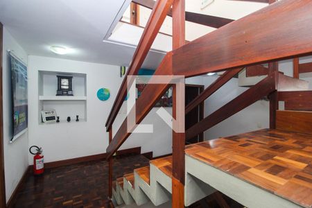 Casa à venda com 596m², 6 quartos e 4 vagas Casa à venda com 596m², 6 quartos e 4 vagascorredor