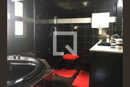 Casa à venda com 240m², 3 quartos e 2 vagas Casa à venda com 240m², 3 quartos e 2 vagasBanheiro da Suíte