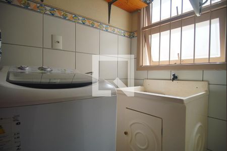 Casa à venda com 240m², 3 quartos e 2 vagas Casa à venda com 240m², 3 quartos e 2 vagasÁrea de Serviço