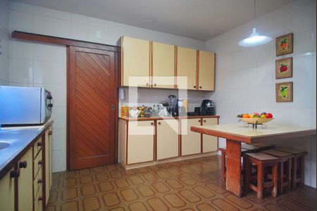Casa à venda com 240m², 3 quartos e 2 vagas Casa à venda com 240m², 3 quartos e 2 vagasCozinha
