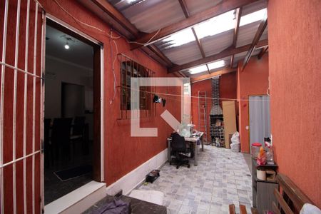 Casa à venda com 100m², 4 quartos e 2 vagas Casa à venda com 100m², 4 quartos e 2 vagasQuintal com Churrasqueira