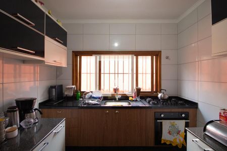 Casa à venda com 100m², 4 quartos e 2 vagas Casa à venda com 100m², 4 quartos e 2 vagasCopa e Cozinha