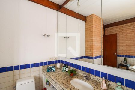 Casa à venda com 324m², 4 quartos e 4 vagas Casa à venda com 324m², 4 quartos e 4 vagasBanheiro da Suíte 1