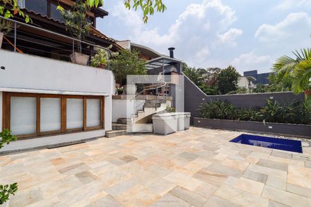 Casa à venda com 324m², 4 quartos e 4 vagas Casa à venda com 324m², 4 quartos e 4 vagasÁrea externa