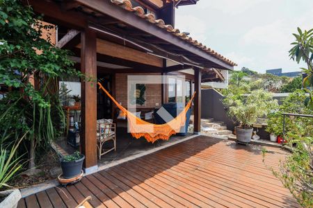 Casa à venda com 324m², 4 quartos e 4 vagas Casa à venda com 324m², 4 quartos e 4 vagasTerraço da Sala