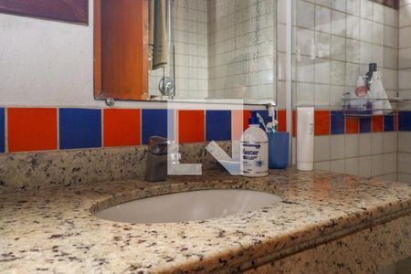 Casa à venda com 324m², 4 quartos e 4 vagas Casa à venda com 324m², 4 quartos e 4 vagasBanheiro da Suíte Americana 1