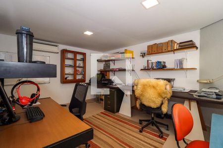 Casa à venda com 324m², 4 quartos e 4 vagas Casa à venda com 324m², 4 quartos e 4 vagasEscritório