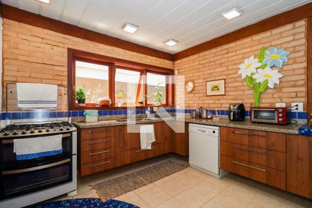 Casa à venda com 324m², 4 quartos e 4 vagas Casa à venda com 324m², 4 quartos e 4 vagasCozinha