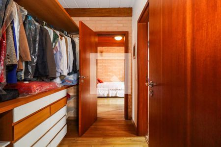 Casa à venda com 324m², 4 quartos e 4 vagas Casa à venda com 324m², 4 quartos e 4 vagasCloset da Suíte Americana 2