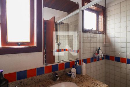 Casa à venda com 324m², 4 quartos e 4 vagas Casa à venda com 324m², 4 quartos e 4 vagasBanheiro da Suíte Americana 1