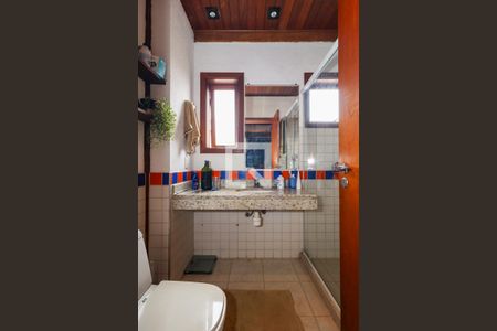 Casa à venda com 324m², 4 quartos e 4 vagas Casa à venda com 324m², 4 quartos e 4 vagasBanheiro da Suíte Americana 1