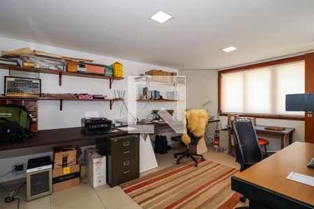 Casa à venda com 324m², 4 quartos e 4 vagas Casa à venda com 324m², 4 quartos e 4 vagasEscritório