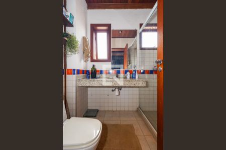 Casa à venda com 324m², 4 quartos e 4 vagas Casa à venda com 324m², 4 quartos e 4 vagasBanheiro da Suíte Americana 2