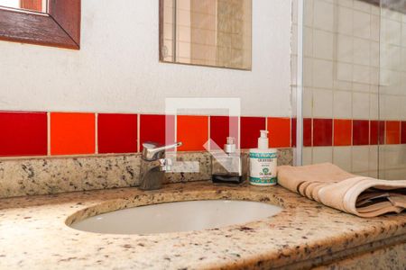 Casa à venda com 324m², 4 quartos e 4 vagas Casa à venda com 324m², 4 quartos e 4 vagasBanheiro da Suíte 2