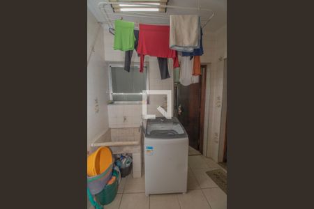 Casa à venda com 150m², 3 quartos e 2 vagas Casa à venda com 150m², 3 quartos e 2 vagasÁrea de serviço