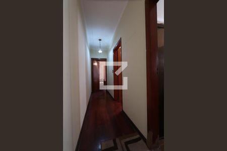 Casa à venda com 170m², 3 quartos e 2 vagasCorredor