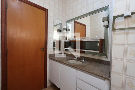 Casa à venda com 170m², 3 quartos e 2 vagasBanheiro da Suíte