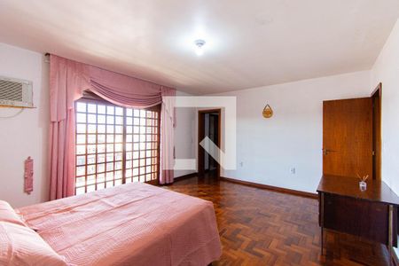Casa à venda com 600m², 5 quartos e 2 vagas Casa à venda com 600m², 5 quartos e 2 vagasQuarto