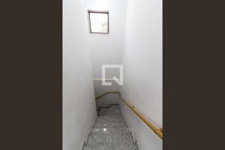 Casa à venda com 200m², 3 quartos e 2 vagasEscada