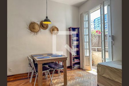 Sala de apartamento à venda com 2 quartos, 80m² em Laranjeiras, Rio de Janeiro