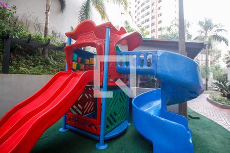 Apartamento à venda com 121m², 3 quartos e 2 vagas Apartamento à venda com 121m², 3 quartos e 2 vagasÁrea comum - Playground