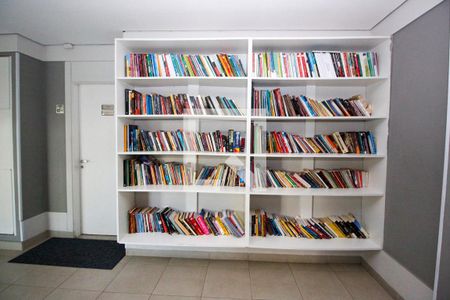 Apartamento à venda com 121m², 3 quartos e 2 vagas Apartamento à venda com 121m², 3 quartos e 2 vagasÁrea comum - Biblioteca