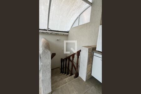 Casa de condomínio à venda com 600m², 4 quartos e 4 vagasEscada