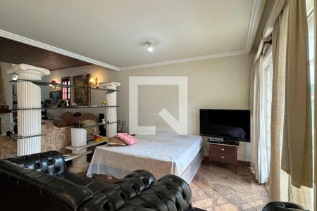 Casa de condomínio à venda com 600m², 4 quartos e 4 vagasSala