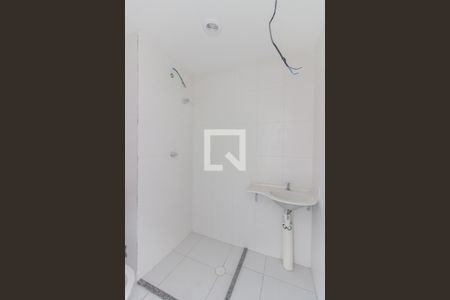 Banheiro de apartamento para alugar com 1 quarto, 26m² em Conjunto Residencial José Bonifácio, São Paulo