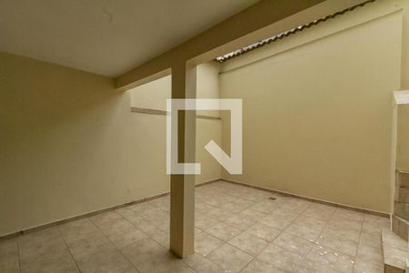 Casa à venda com 200m², 3 quartos e 3 vagas Casa à venda com 200m², 3 quartos e 3 vagasQuintal 2