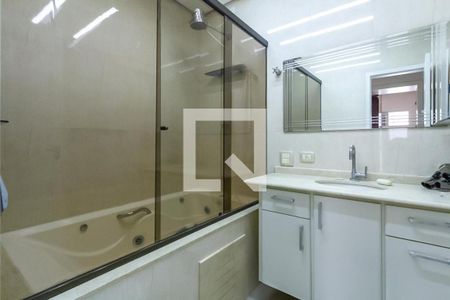 Casa à venda com 200m², 3 quartos e 3 vagas Casa à venda com 200m², 3 quartos e 3 vagasBanheiro 1