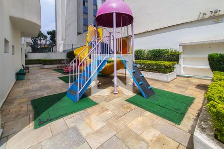 Apartamento à venda com 180m², 3 quartos e 1 vaga Apartamento à venda com 180m², 3 quartos e 1 vagaÁrea comum - Playground