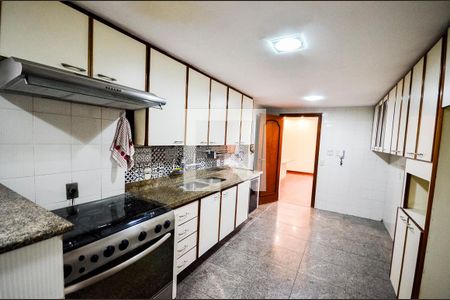Apartamento à venda com 170m², 4 quartos e 3 vagasCozinha