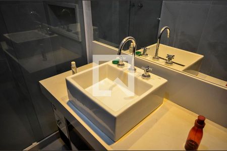 Apartamento à venda com 170m², 4 quartos e 3 vagasBanheiro da Suíte 2