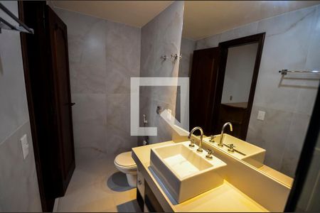 Apartamento à venda com 170m², 4 quartos e 3 vagasBanheiro da Suíte 1