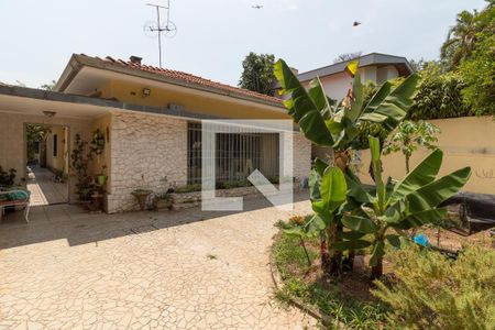 Casa à venda com 243m², 3 quartos e 4 vagas Casa à venda com 243m², 3 quartos e 4 vagasQuintal