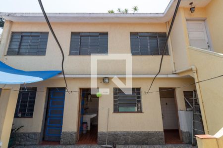 Casa à venda com 243m², 3 quartos e 4 vagas Casa à venda com 243m², 3 quartos e 4 vagasQuintal