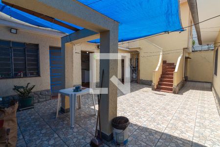 Casa à venda com 243m², 3 quartos e 4 vagas Casa à venda com 243m², 3 quartos e 4 vagasQuintal
