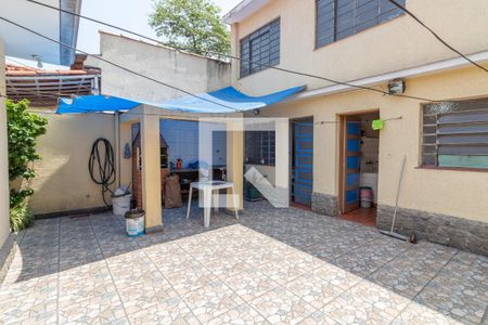 Casa à venda com 243m², 3 quartos e 4 vagas Casa à venda com 243m², 3 quartos e 4 vagasQuintal