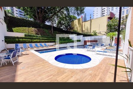 Apartamento à venda com 117m², 3 quartos e 3 vagas Apartamento à venda com 117m², 3 quartos e 3 vagasÁrea comum - Piscina