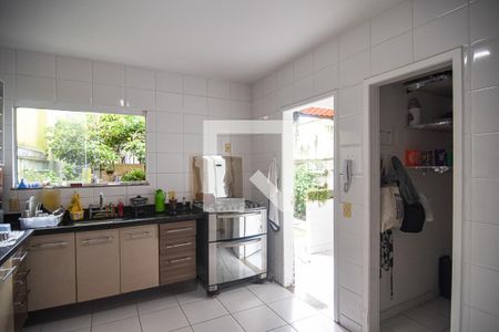 Casa à venda com 132m², 3 quartos e 2 vagas Casa à venda com 132m², 3 quartos e 2 vagasCozinha