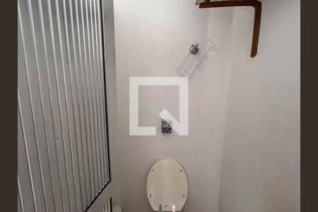 Casa à venda com 760m², 4 quartos e 5 vagasBanheiro externo - Piscina